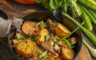 Картошка жареная на сковороде, рецепты с грибами и луком