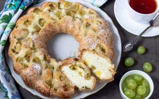 Кекс Шарлотка с виноградом и яблоком со вкусом пряника