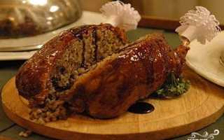 Курица фаршированная гречкой и запеченная в духовке целиком